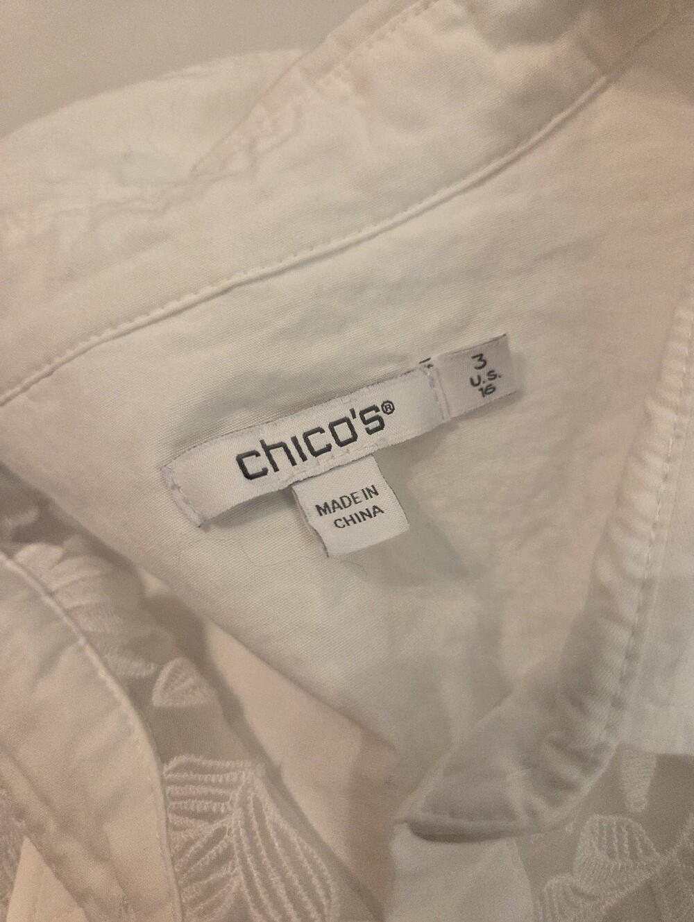 CHICO'S White Lacey 3-D Floral Applique Sheer Button Down Cropped Blouse Size XL - Picture 12 of 13